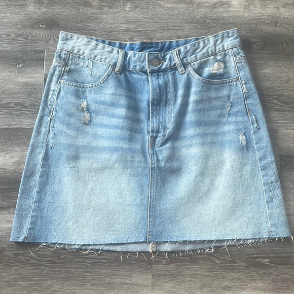 H&M Dresses & Skirts - H&M high waisted denim distressed skirt. Size 8. Never worn and with tags!